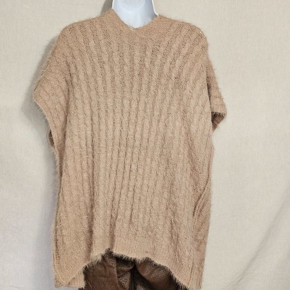 Lauren Conrad Fluffy Sleeveless Open Front Cardigan OS - Picture 4 of 6
